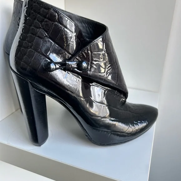 Louis Vuitton Ancle Boots - Picture 2 of 9